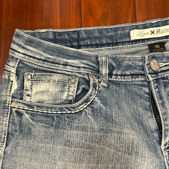 Love X Nation Women’s Size 10 Denim Short Embroidered Pockets. - Picture 6 of 7